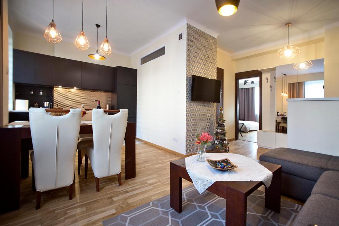 Niepodleglosci Serviced Apartments 바르샤바 외부 사진